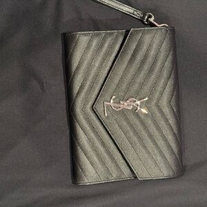 SAINT LAURENT CASSANDRE MATELASSÉ FLAP POUCH IN GRAIN DE POUDRE LEATHER